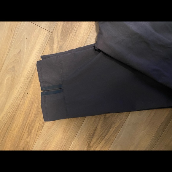 Greys Anatomy Scrub SET in Gray - Picture 9 of 10